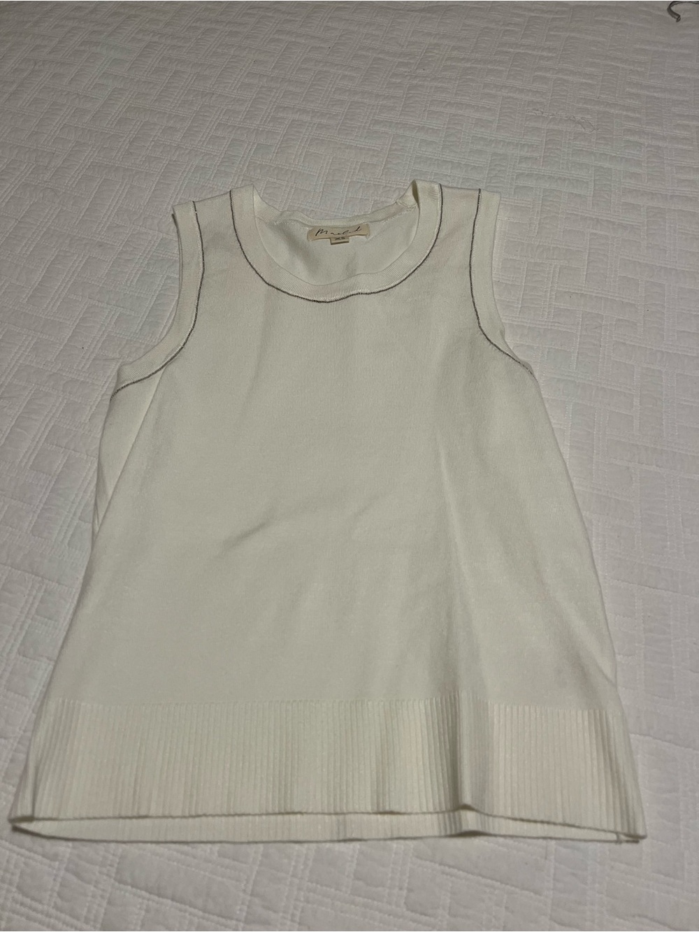 Marled white Sleeveless Knit Tank with Contrast Stitch